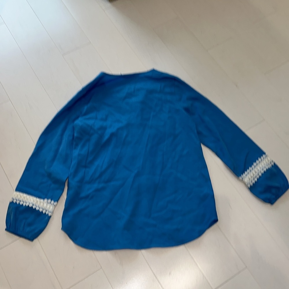 Line + Dot Blue Peasant Blouse with White Embroidered Design Size Small - Picture 5 of 5